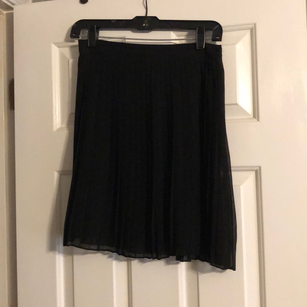 Black pleated miniskirt